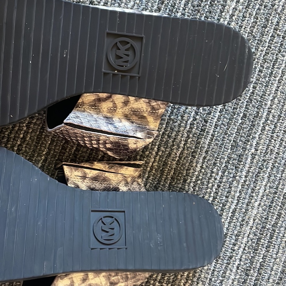 Michael Kors Print Sandals - Picture 3 of 3